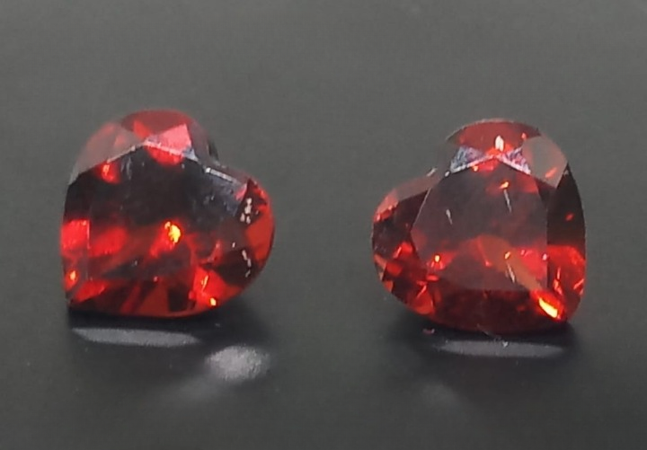 Natural Heart Shaped Garnet: Crimson Heart 3.10cts- GA11 (24)