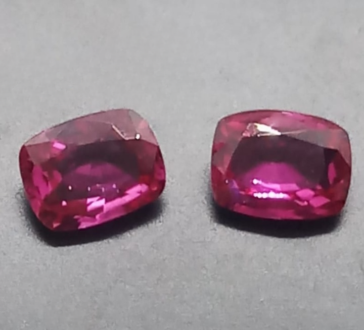 Natural Pair Sapphire: Fuchsia Fantasy 1.47cts- SA22 (24)