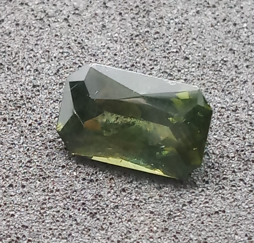 Natural Green Zircon: Meadow Majesty 2.36cts- B30ZIR101 (24)