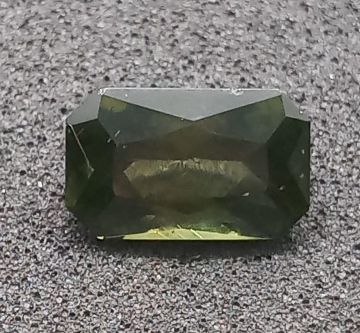 Natural Green Zircon: Meadow Majesty 2.36cts- B30ZIR101 (24)