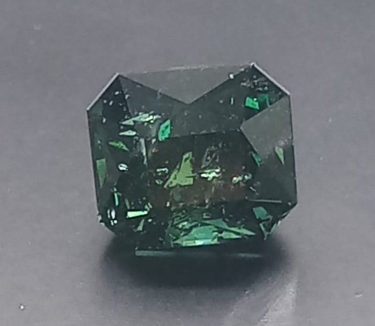 Natural Green Sapphire: Verdant Glow 6.40cts- SA04 (24)