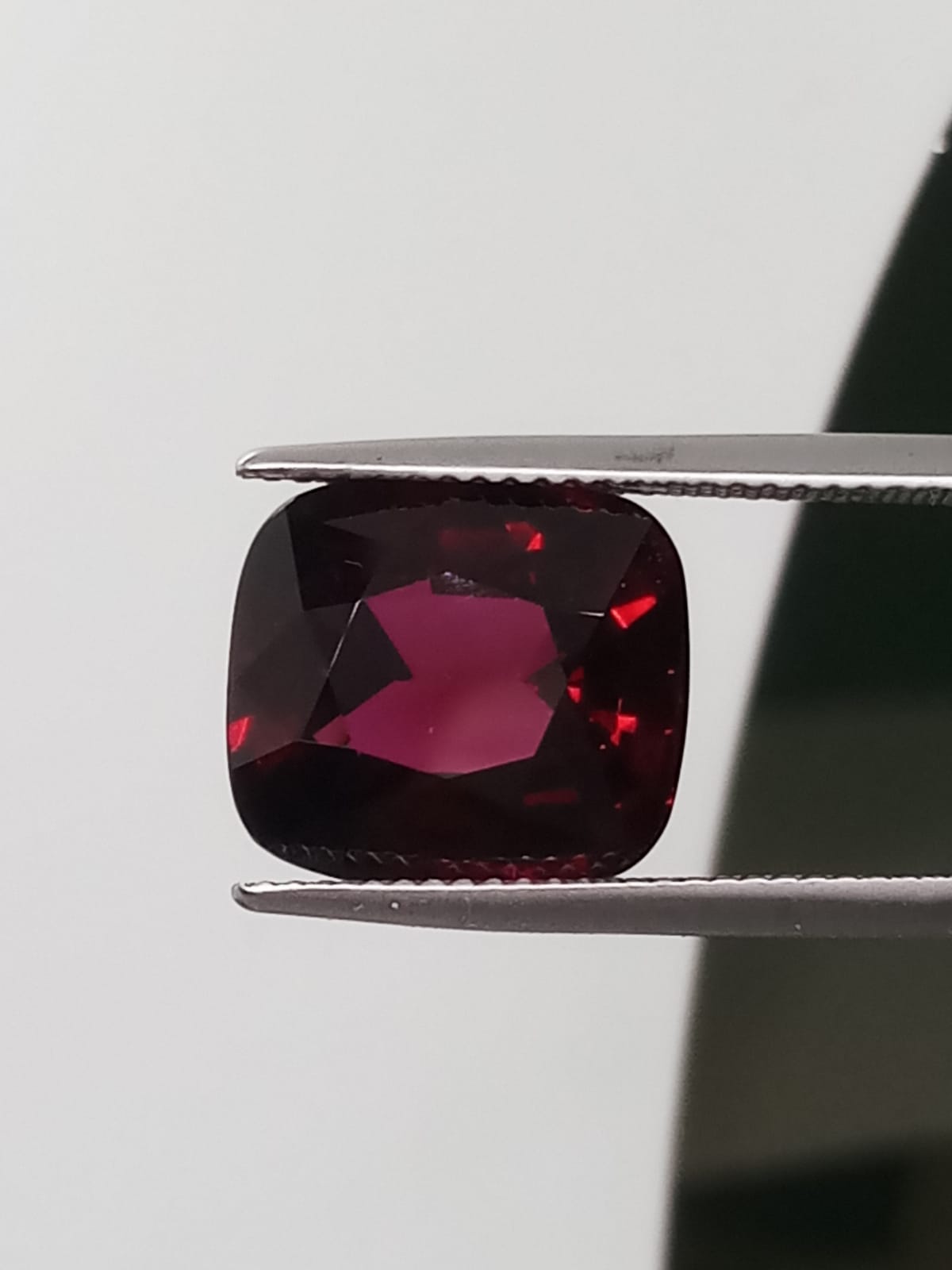 Natural Certified Rhodolite Grape  Garnet: Garnet Glint  9.09cts- GA06 (24)