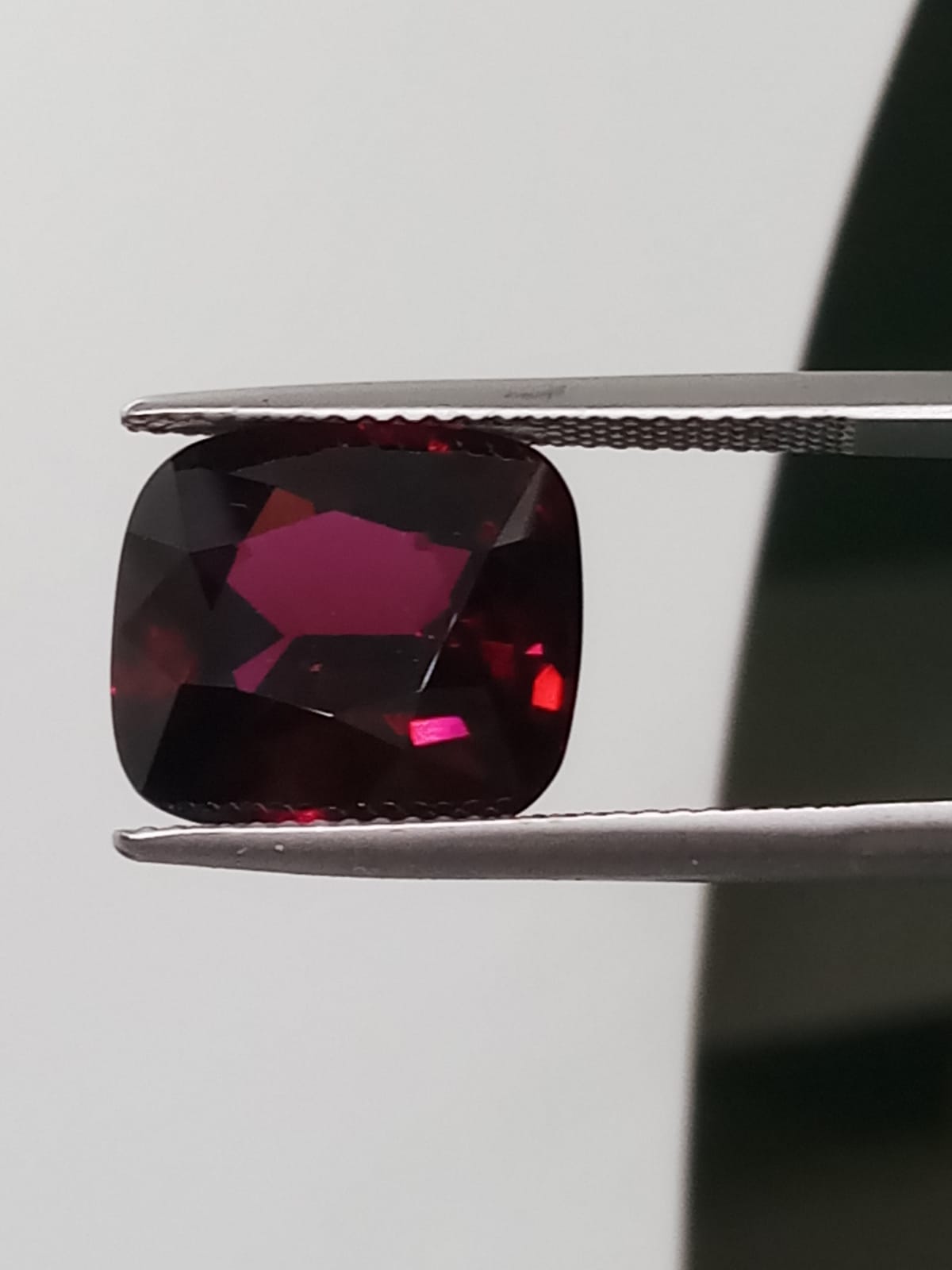 Natural Certified Rhodolite Grape  Garnet: Garnet Glint  9.09cts- GA06 (24)