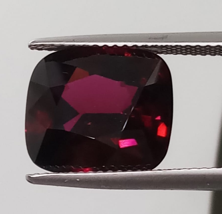 Natural Certified Rhodolite Grape  Garnet: Garnet Glint  9.09cts- GA06 (24)