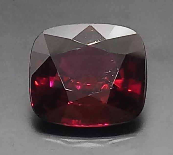 Natural Certified Rhodolite Grape  Garnet: Garnet Glint  9.09cts- GA06 (24)