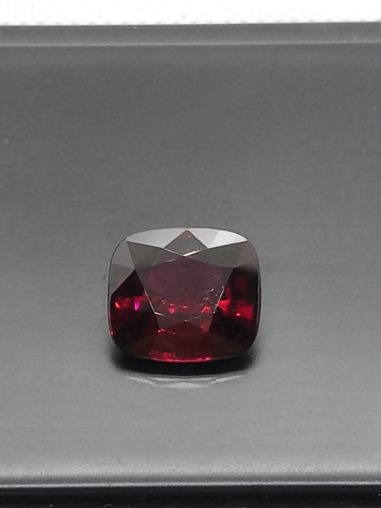 Natural Certified Rhodolite Grape  Garnet: Garnet Glint  9.09cts- GA06 (24)