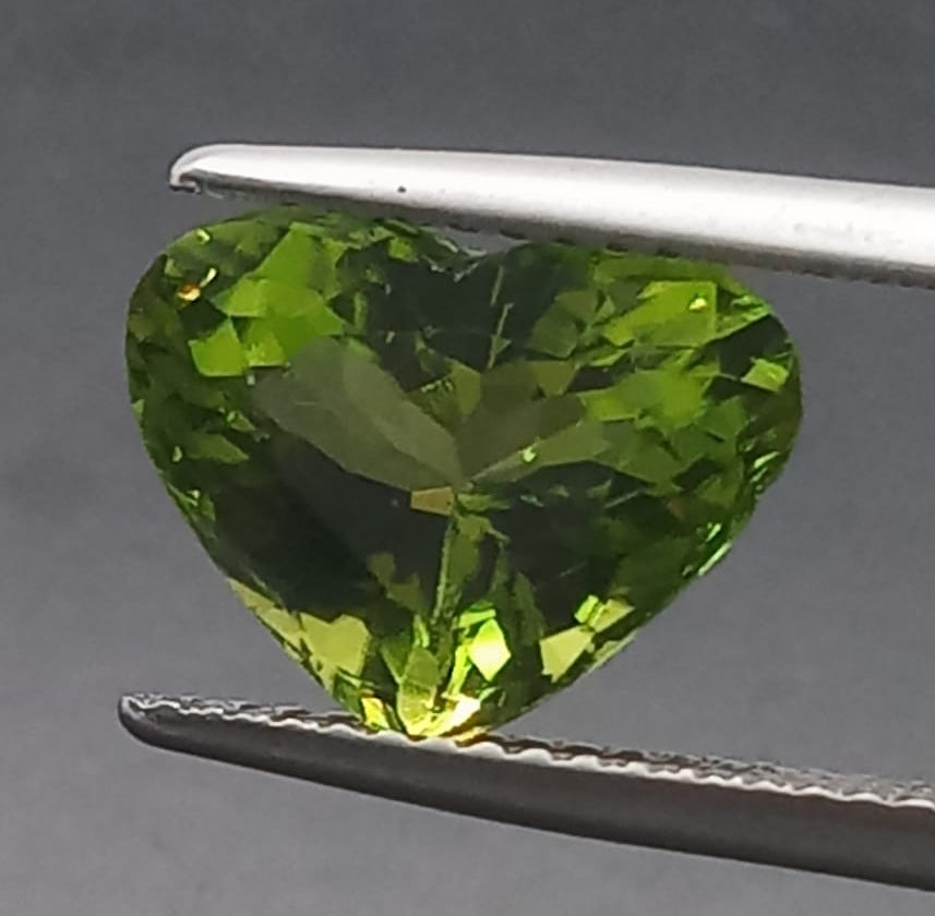 Natural Peridot: Leafy Affection 4.16cts- PR07 (24)