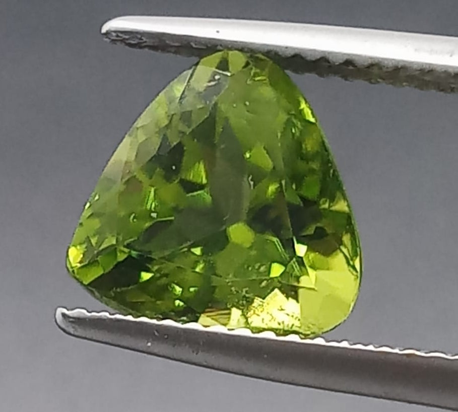 Natural Peridot: Lime Fantasia 3.85cts- PR08 (24)