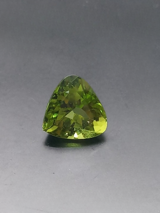 Natural Peridot: Lime Fantasia 3.85cts- PR08 (24)