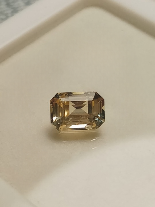 Natural Certified Yellow Sapphire: Glistening Sunshine 2.25cts- NA68 (24)