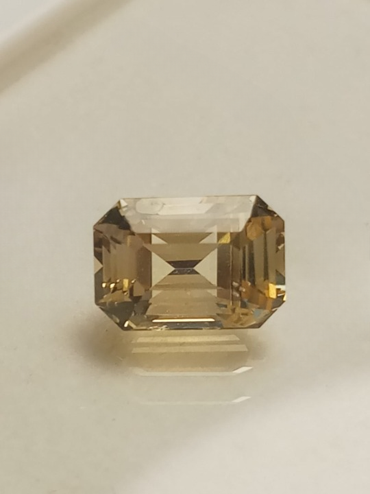 Natural Certified Yellow Sapphire: Glistening Sunshine 2.25cts- NA68 (24)