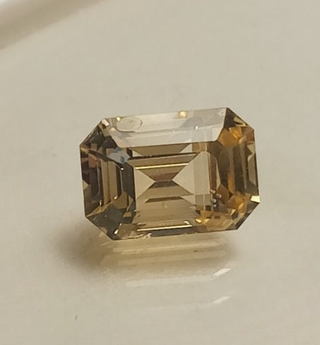 Natural Certified Yellow Sapphire: Glistening Sunshine 2.25cts- NA68 (24)