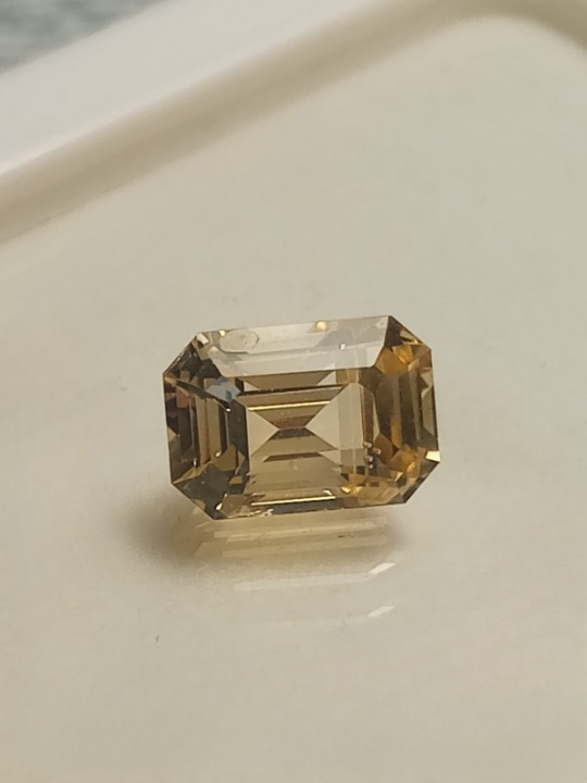 Natural Certified Yellow Sapphire: Glistening Sunshine 2.25cts- NA68 (24)