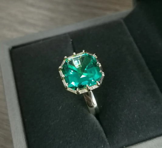 7 Carat Octagon-Cut Green Sapphire in 18K Yellow Gold