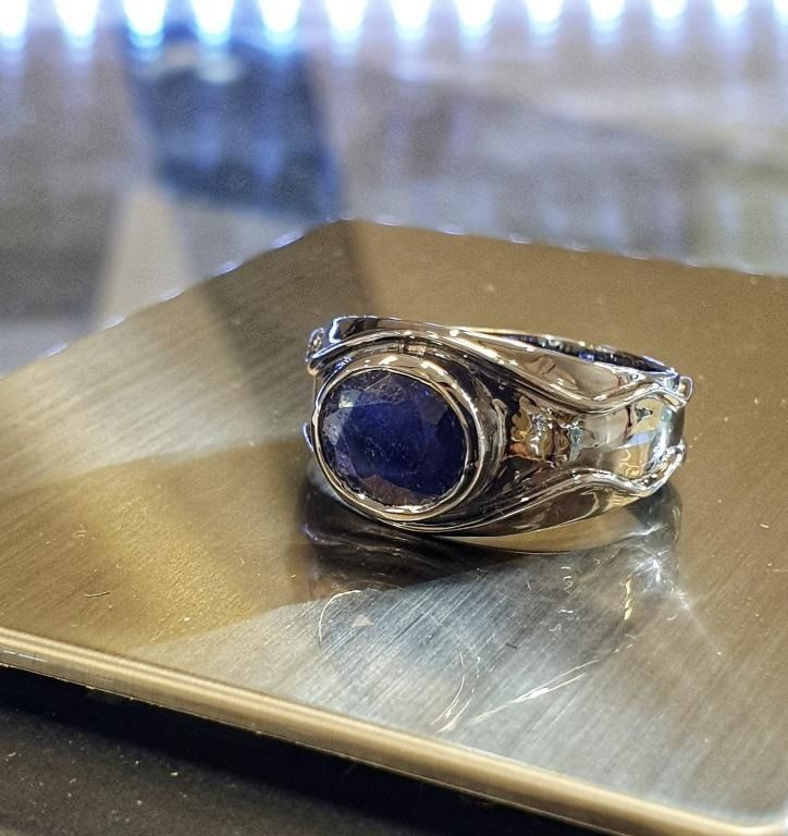 Midnight Mystique: Stunning Black Rhodium Ring