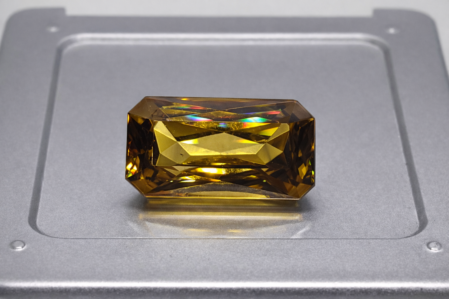 Natural Certified Zircon: Golden Glimmer 18.34cts- NA12 (24)