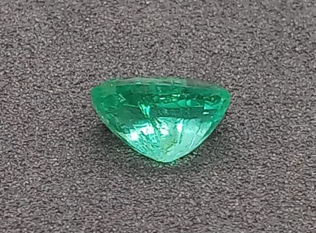 INSTOCK923-11-EM215-2///2.78cts Natural Emerald Available for setting. Direct source - Reasonable setting charges. Any designs Hand Made with Skilled Craftman.