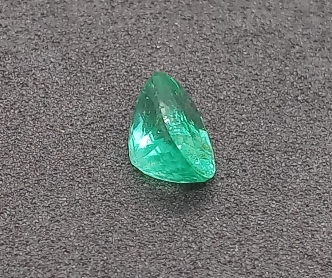 INSTOCK923-11-EM215-2///2.78cts Natural Emerald Available for setting. Direct source - Reasonable setting charges. Any designs Hand Made with Skilled Craftman.