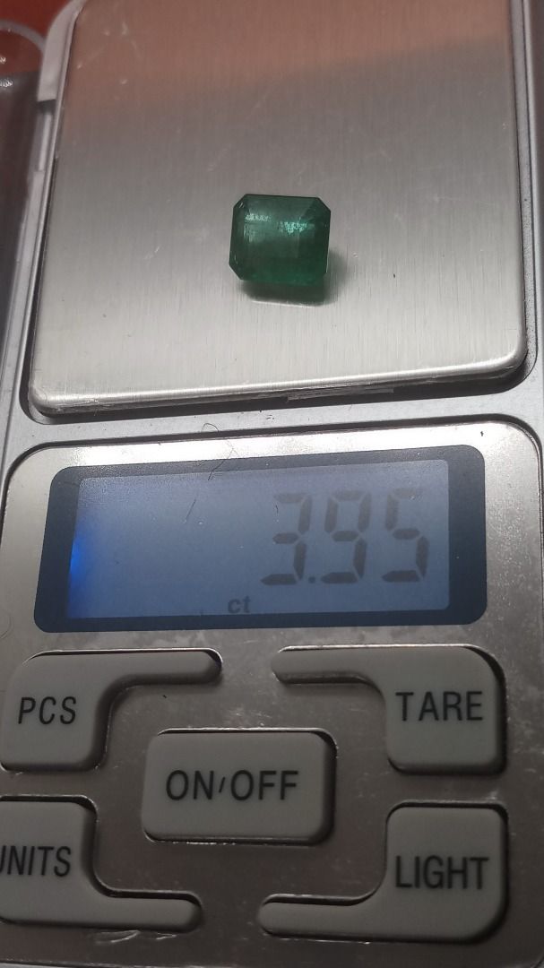 INSTOCK923-11-EM232-7///3.95cts Natural Emerald Available for setting. Direct source - Reasonable setting charges. Any designs Hand Made with Skilled Craftman.