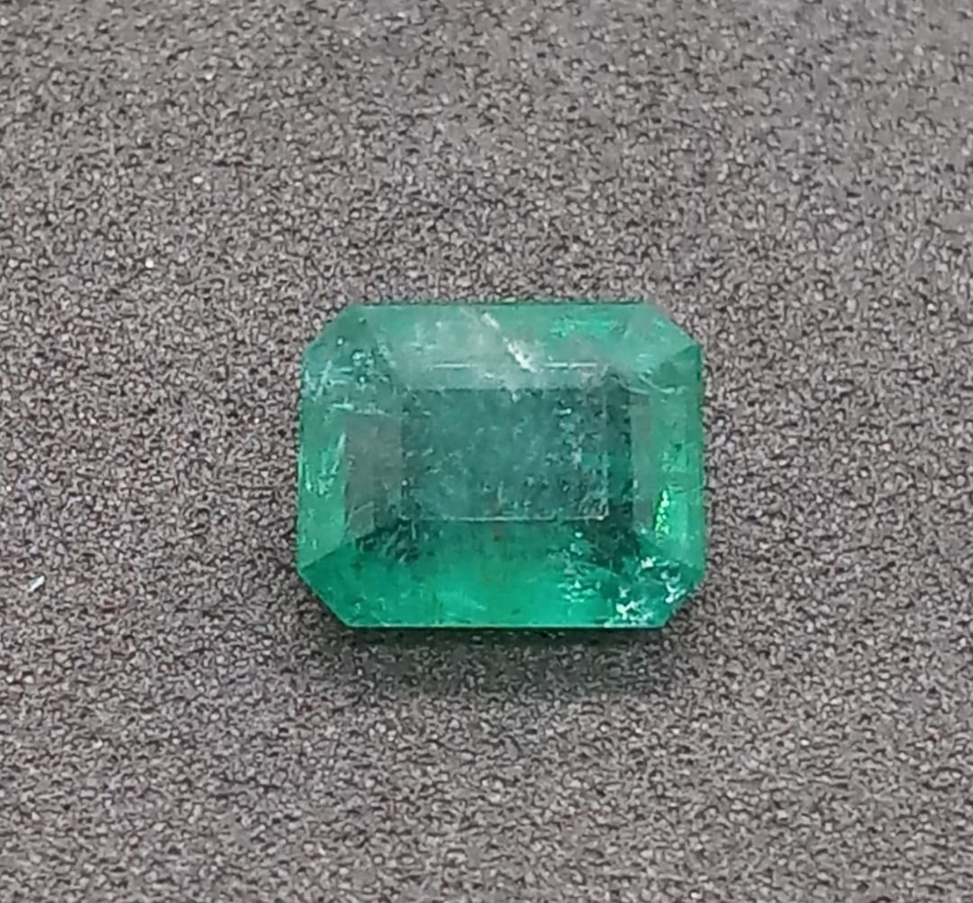 INSTOCK923-11-EM232-7///3.95cts Natural Emerald Available for setting. Direct source - Reasonable setting charges. Any designs Hand Made with Skilled Craftman.